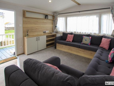 Mobile/park home to rent in Lane, Clacton-On-Sea, Essex CO16