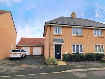 Property for sale in Thatcher Drive, Woodford Halse, Daventry NN11