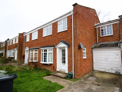 Property to rent in Lynwood, Guildford GU2