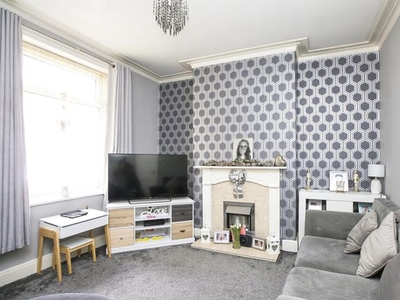 Property to rent in Woodside Crescent, Halifax HX3
