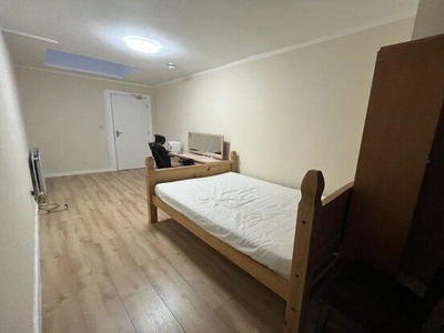 Room to rent in 115 West Street, Bristol BS3