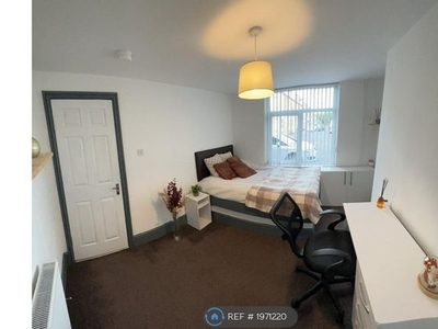Room to rent in Boughey Road, Stoke-On-Trent ST4