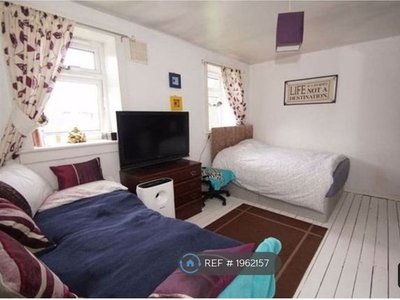 Room to rent in Lingfield Mount, Leeds LS17