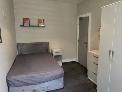 Room to rent in Room 1, St. Marys Road, Doncaster DN1