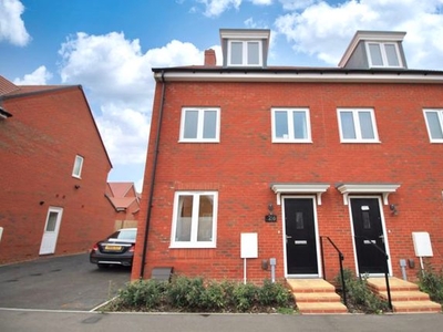 Semi-detached house to rent in Kingsman Drive, Botley, Southampton SO32