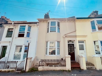 Terraced house to rent in Aberdeen Road, Brighton BN2