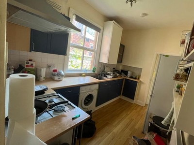 Terraced house to rent in Beaconsfield Road, Leicester LE3