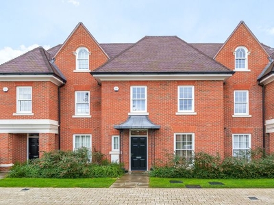Terraced house to rent in Broadoaks Park Road, West Byfleet, Surrey KT14
