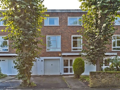 Terraced house to rent in Fitzwilliam Avenue, Kew, Richmond, Surrey TW9
