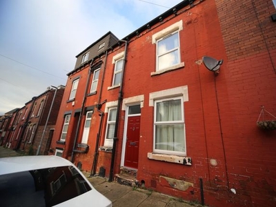 Terraced house to rent in Harold View, Hyde Park, Leeds LS6