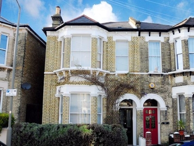 Terraced house to rent in Sarsfeld Road, London SW12
