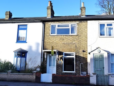 Terraced house to rent in Victoria Road, Cambridge CB4