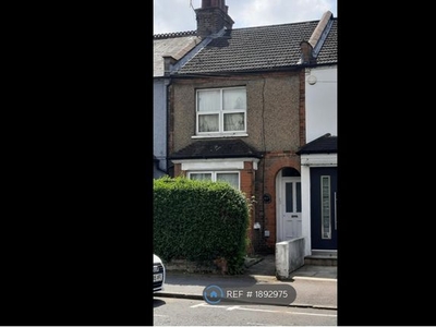 Terraced house to rent in Whippendell Road, Watford WD18