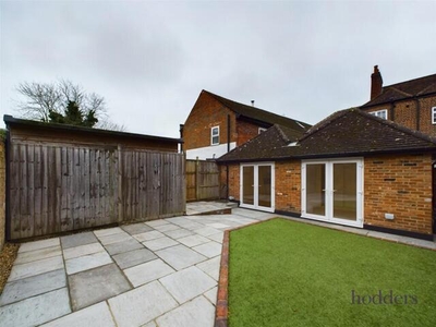 2 Bedroom Bungalow Chertsey Surrey