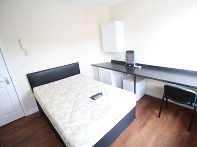 Duplex to rent in Humber Avenue, Coventry, West Midlands CV1
