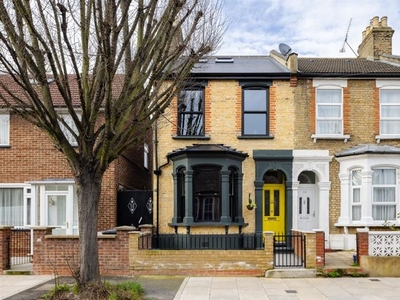 End terrace house for sale in Colne Road, London E5