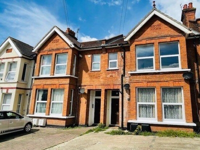 Flat to rent in 27 Seaforth Road, Westcliff-On-Sea SS0