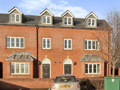 Flat to rent in Bindon Road, Taunton TA2