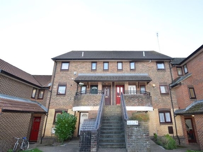 Flat to rent in Brocklesbury Close, Watford WD24