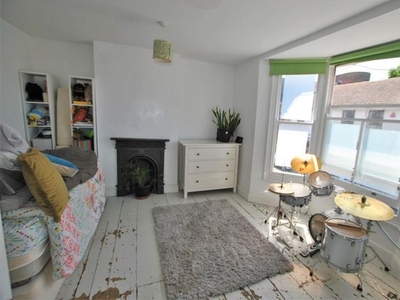 Flat to rent in Brunswick Road, Shoreham-By-Sea BN43