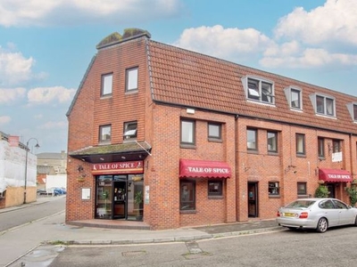 Flat to rent in Castle Street, Trowbridge BA14