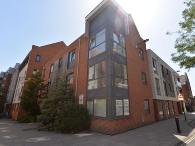 Flat to rent in Castle Way, Southampton SO14