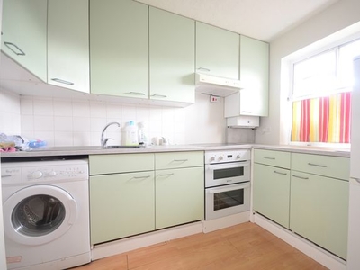 Flat to rent in Coltsfoot Drive, Horsham RH12