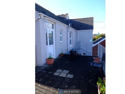 Flat to rent in Comrie House, Exeter EX2