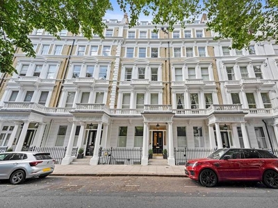 Flat to rent in Courtfield Gardens, London SW5