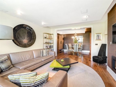 Flat to rent in Cromwell Road, South Kensington SW7