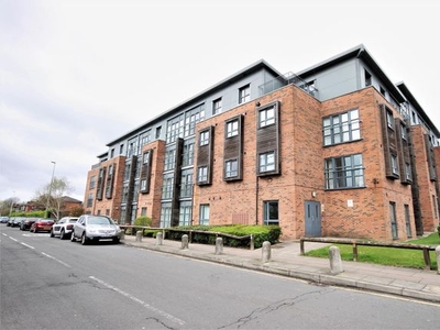 Flat to rent in Devonshire Road, Eccles, Manchester M30