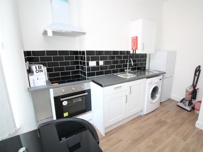 Flat to rent in Crescent Road, Middlesbrough TS1