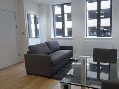 Flat to rent in Garrard House, Reading RG1