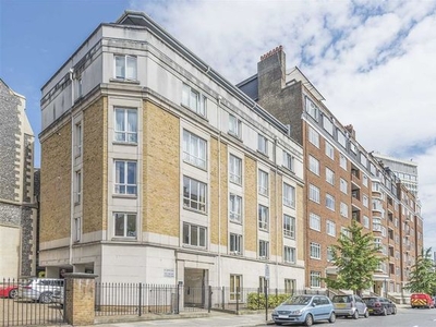 Flat to rent in Gloucester Terrace, London W2