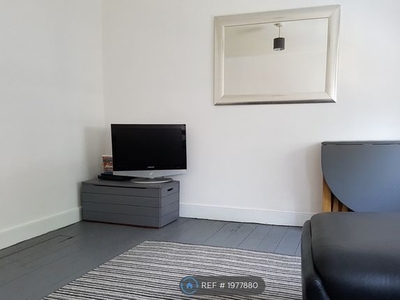 Flat to rent in High Street, Topsham, Exeter EX3