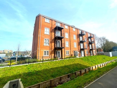 Flat to rent in Houghton Way, Bury St. Edmunds IP33