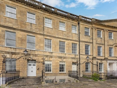 Flat to rent in Lansdown Crescent, Bath BA1