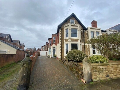 Flat to rent in Mostyn Avenue, Wirral CH48