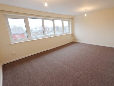 Flat to rent in Park Lane, Whitefield M45