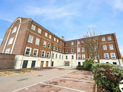 Flat to rent in Quayside, Chatham Maritime, Chatham, Kent ME4