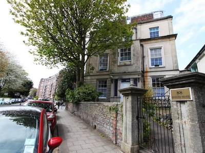Flat to rent in Queens Road, Clifton, Bristol BS8
