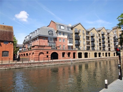 Flat to rent in Riverside House, Fobney Street, Reading, Berkshire RG1