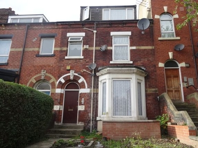 Flat to rent in Roundhay Road, Roundhay, Leeds LS8