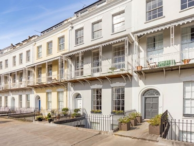 Flat to rent in Royal York Crescent, Clifton, Bristol BS8