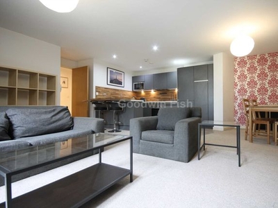 Flat to rent in Saville House, Potato Wharf, Castlefield M3