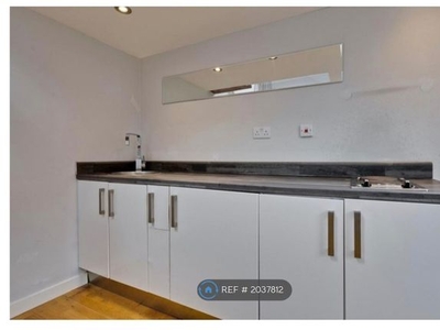 Flat to rent in Suffolk House, Weybridge KT13