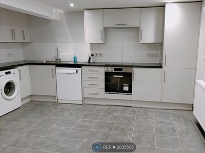 Flat to rent in Vincent Avenue, Manchester M21