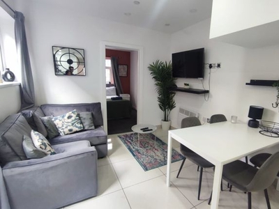 Maisonette to rent in Ninian Park Road, Cardiff CF11