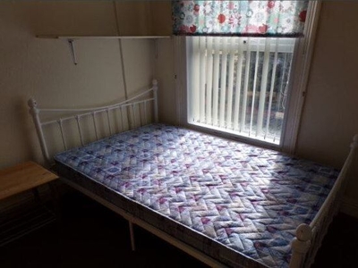 Room to rent in Gresford Avenue, Liverpool L17