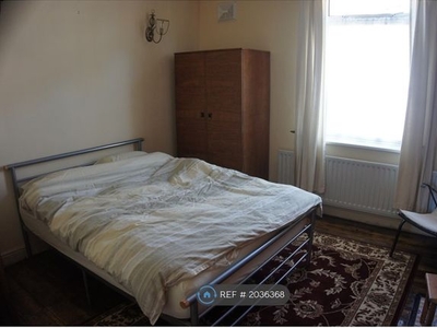 Room to rent in Newborough Street, York YO30